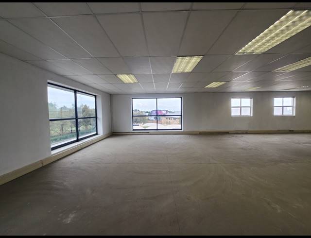 612M² OFFICE TO LET IN HALFWAY GARDENS